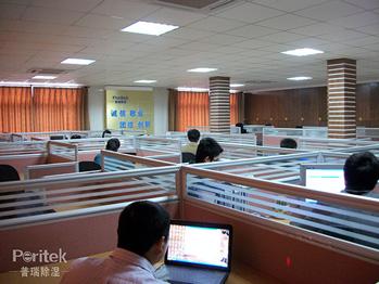 黄片免费视频软件泰辦公室